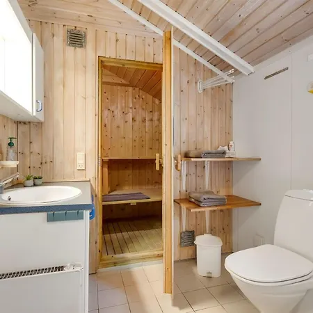 Aamu - 300m To The Fjord By Interhome Ferienhaus