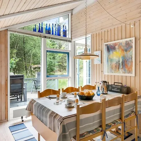 Aamu - 300m To The Fjord By Interhome